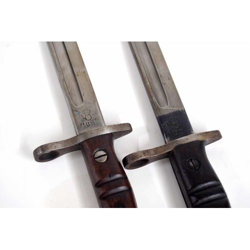 585 - Two WWI U.S Remington rifle bayonets, the 17