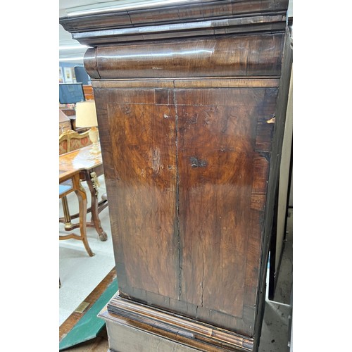 900 - Good 18th century walnut secretaire, the moulded cornice over slim cushion drawer above the fall fro... 