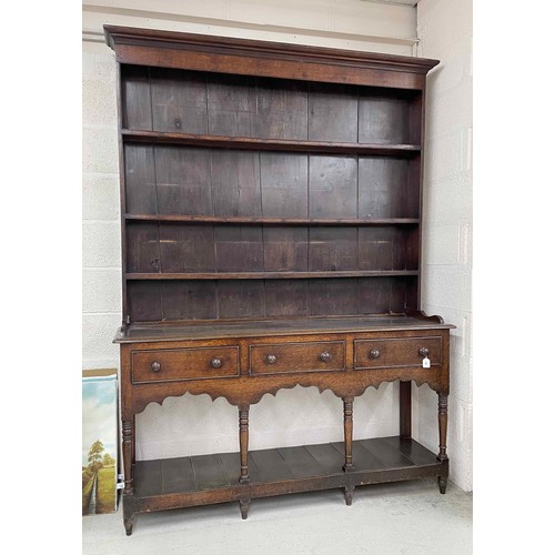 928 - 19th century oak dresser, with a raised shelved back surmounted by a moulded cornice over a base sec... 