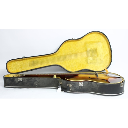 313 - 1956 Hofner Congress archtop guitar, made in Germany, ser. no. 4xx7; Body: brunette finish, surface ... 