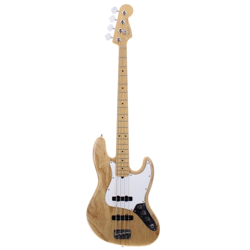 257 - 2000 Fender American Standard Jazz Bass guitar, made in USA, ser. no. Z0xxxxx1; Body: natural finish... 