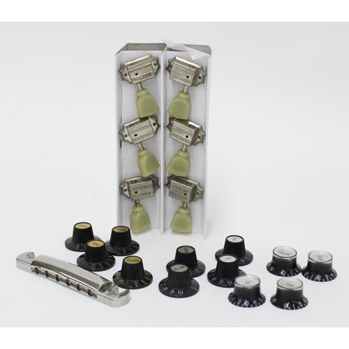 1138 - Set of Gibson Deluxe Kluson guitar tuners; together with a selection of Gibson style control knobs a... 