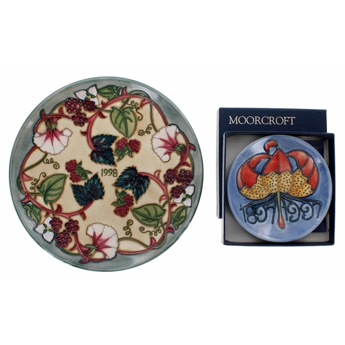 578 - Moorcroft Pottery 1998 year plate in the 'Summers End' pattern designed by Rachel Bishop, limited ed... 