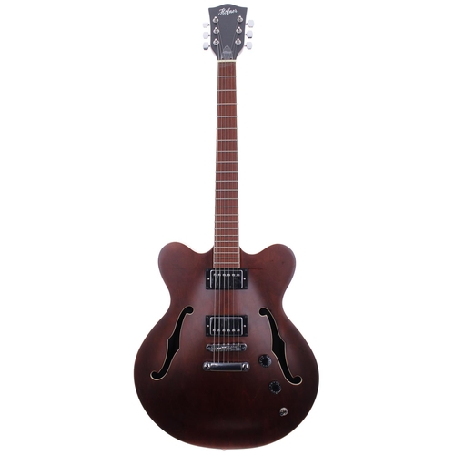 430 - 2005 Hofner HI-VTH Verythin semi-hollow body electric guitar; Body: walnut finish; Neck: good; Fretb... 