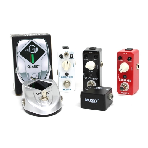 899 - Five guitar pedals to include a Snark SN-10S, boxed, a Mooer Reecho, a Mooer Cruncher, a Mooer Treli... 