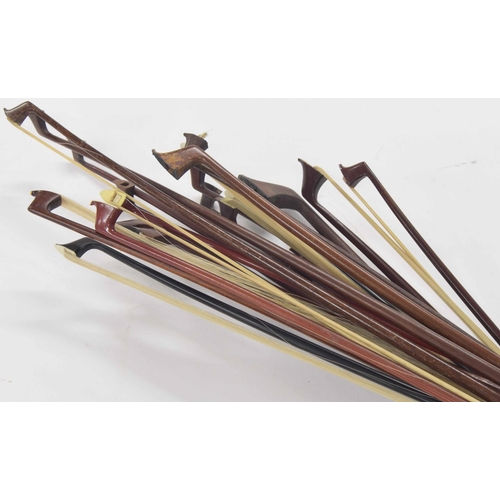 2203 - Bundle of twenty various size instrument bows (20)