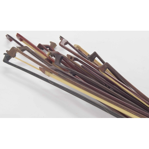 2204 - Bundle of twenty various size instrument bows (20)