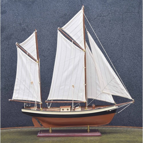 653 - Model yacht on stand, a Schooner with 2 masts, 27