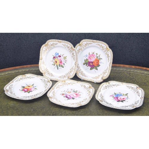 712 - Five early 19th century Chamberlain Worcester porcelain plates, painted with differing floral sprays... 