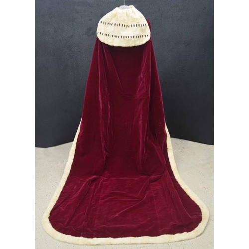 675 - 1911 Coronation Robes for Robert William, the second Lord Napier of Magdala and Lady Napier, also su... 