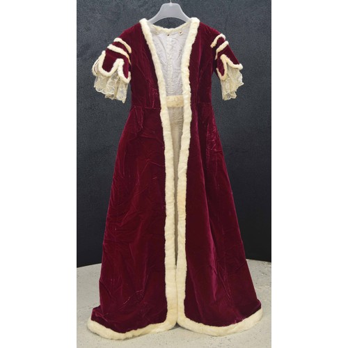 675 - 1911 Coronation Robes for Robert William, the second Lord Napier of Magdala and Lady Napier, also su... 