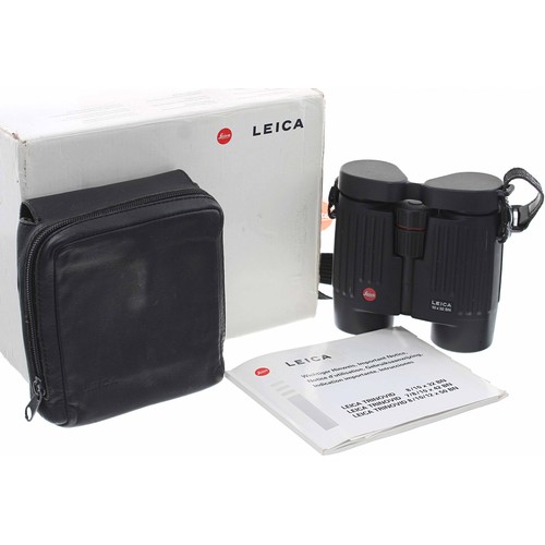 704 - Leica Trinovid 10x32 BN binoculars, made in Germany, serial no. 1123216, boxed, user guie, warrenty ... 