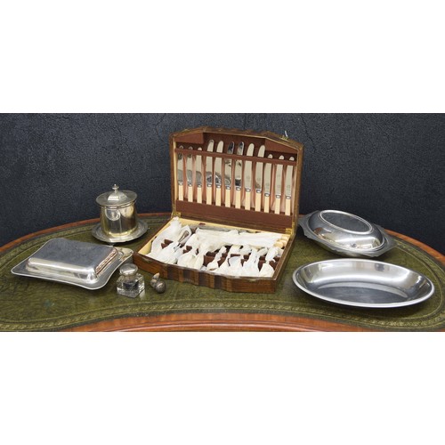 688 - Canteen of Ryals and assorted other plated cutlery/stainless cutlery, within an oak fitted case; als... 