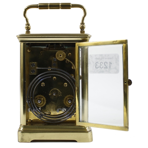 1233 - French carriage clock striking on a gong, within a corniche brass case, 6.5