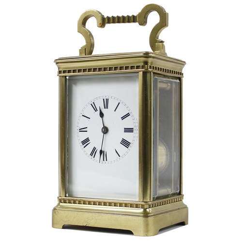 1235 - French carriage clock striking on a gong, within a corniche style brass case with dentil bands, 7.5