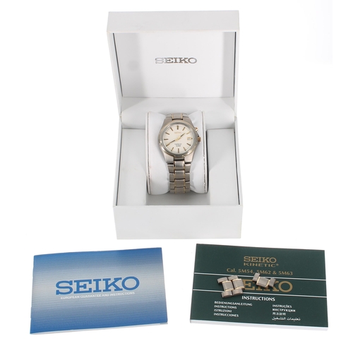 168 - Seiko Kinetic Titanium bi-colour gentleman's wristwatch, reference no. 5M62-0AM0, cream/luminous dia... 