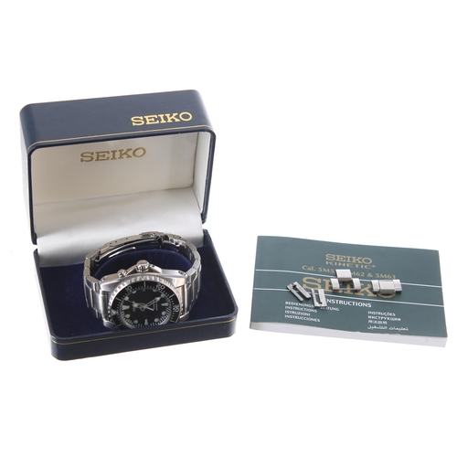 169 - Seiko Kinetic Divers 200m stainless steel wristwatch, reference no. 5M62-0BL0, black dial, black rot... 