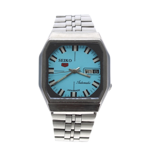 180 - Seiko 5 automatic octagonal cased stainless steel gentleman's wristwatch, reference no. 7009-206A, b... 