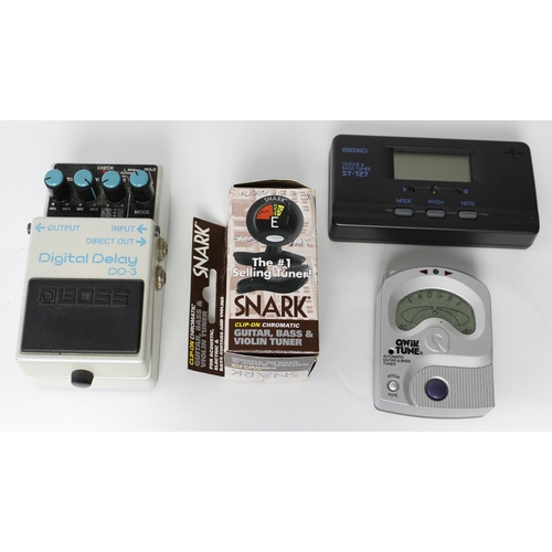 922 - Boss DD-3 digital delay guitar pedal, made in Japan, blue label; together with a Snark clip-on tuner... 