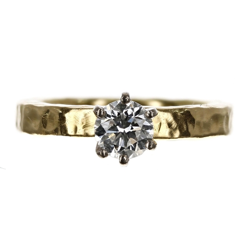 204 - GIA certified good quality 18ct yellow gold solitaire diamond ring, with a white metal tapered setti... 