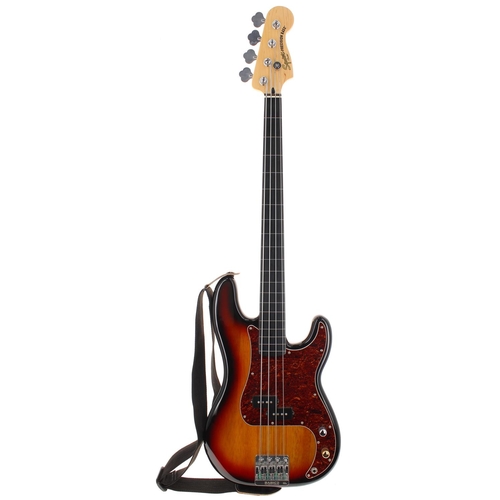 139 - 2015 Squier by Fender Vintage Modified fretless Precision Bass guitar, crafted in Indonesia; Body: t... 