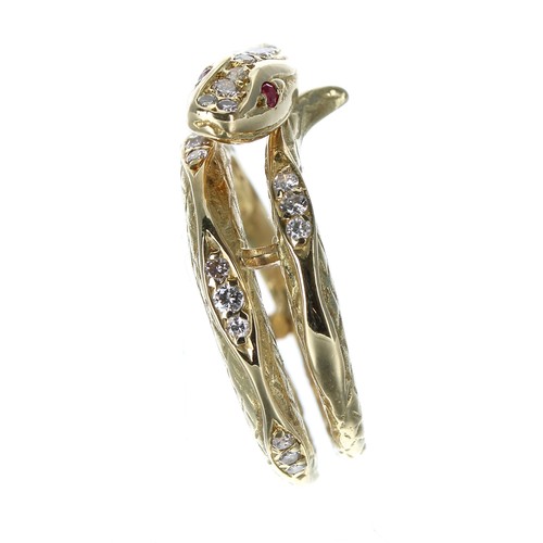 255 - Unusual 18ct yellow gold snake design ring, with ruby set eyes and diamonds to the head and body, 6.... 