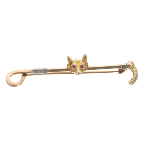 275 - Early 20th century 14ct yellow gold brooch modelled as a whip with a fox head and ruby set eyes, 8.3... 