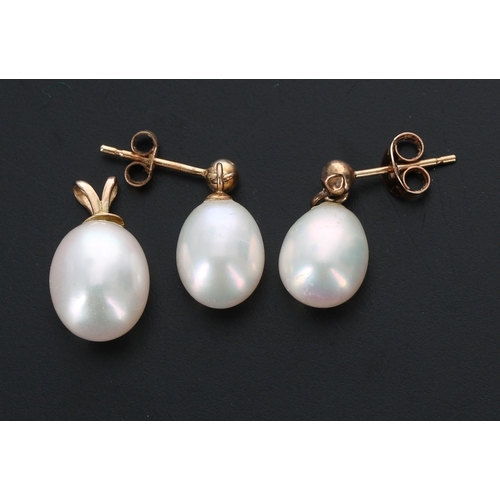 222 - Pair of cultured pearl drop earrings and matching pendant, 3.3g, the earrings drop 18mm (3) (35)... 