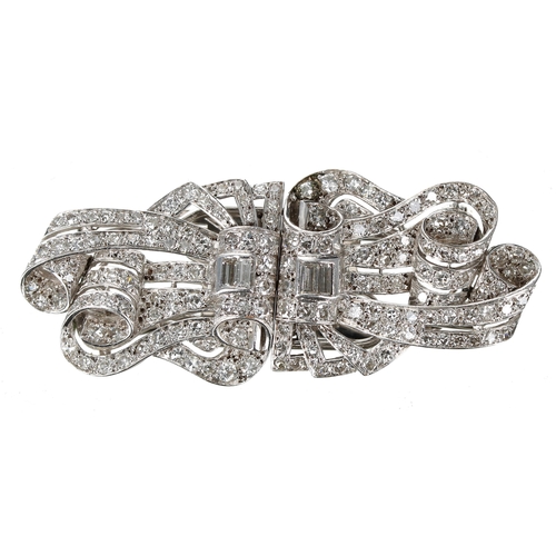 300 - Attractive early 20th century diamond set double clip brooch, each detachable scroll clip set with b... 