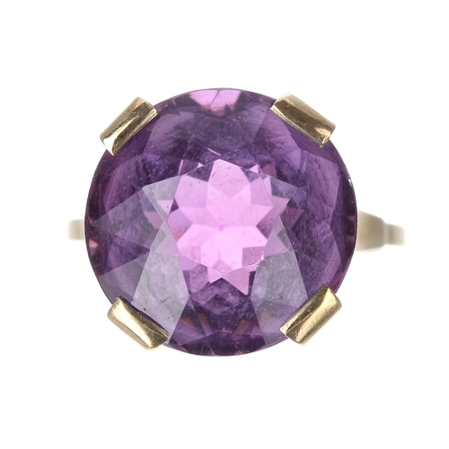 307 - Large amethyst round-cut single stone ring in a yellow metal setting, 14.5mm diameter, 5.3gm, ring s... 