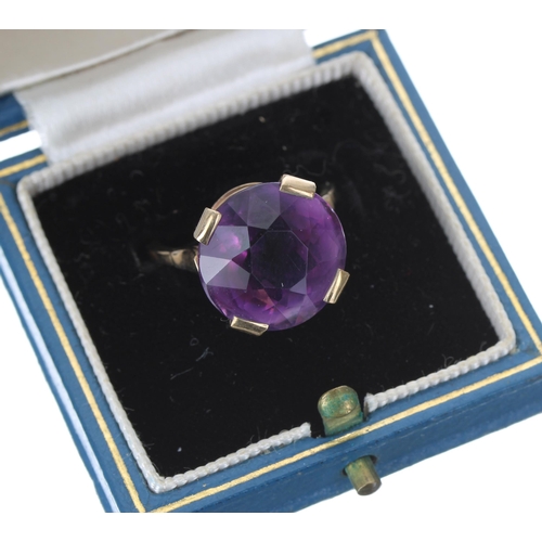 307 - Large amethyst round-cut single stone ring in a yellow metal setting, 14.5mm diameter, 5.3gm, ring s... 