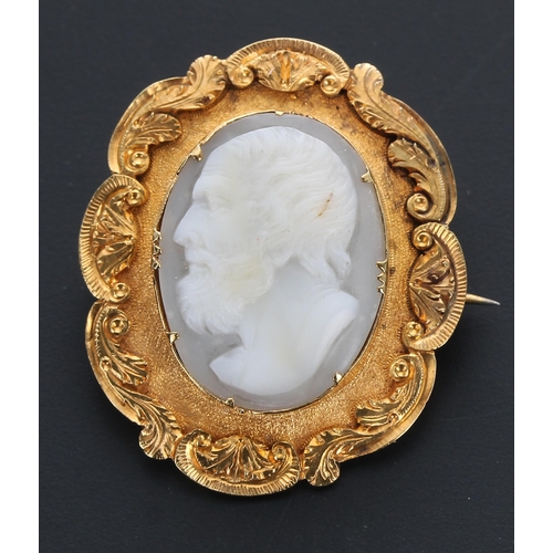 314 - Attractive Victorian oval carved shell cameo brooch, with a profile of a bearded gentleman within an... 