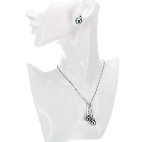 315A - Fine quality 18ct white gold Tahitian cultured pearl and diamond necklace with a matched pair of dro... 