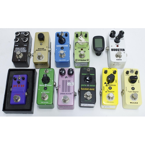 957 - Eleven various mini guitar pedals to include a Mooer Funky Monkey auto wah, a Donner Yellow Fool, a ... 