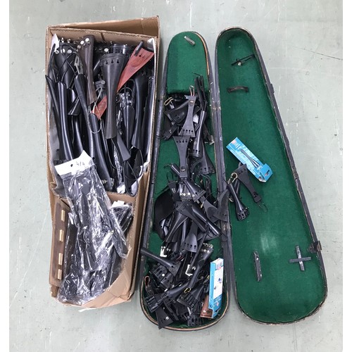 2073 - Large quantity of new and old violoncello and violin tailpieces