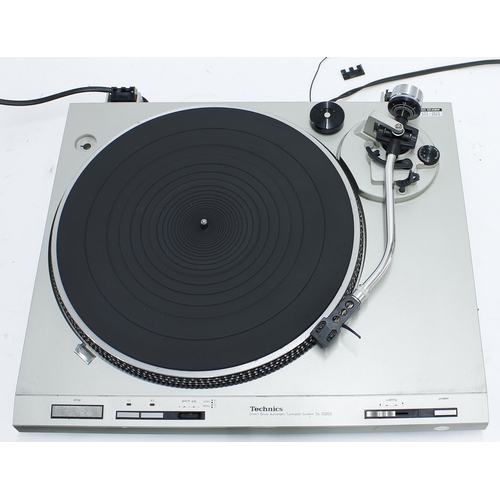 1268 - Technics SL-D202 direct drive automatic turntable system