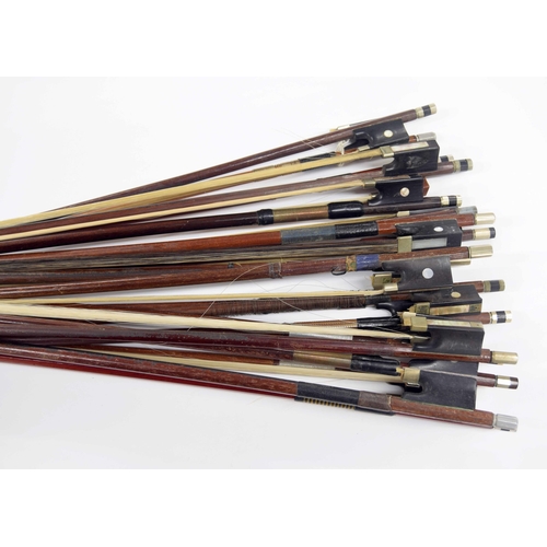 2209 - Bundle of violin bows