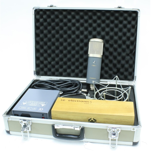 1202 - SE Electronics Z5600A microphone, within original wooden box and flight case, including power supply... 