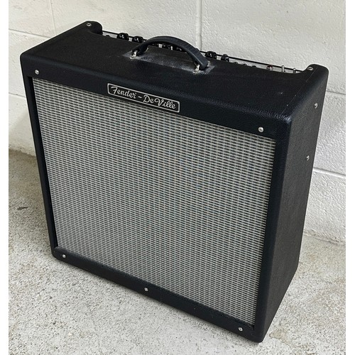 750 - Fender Hot Rod DeVille guitar amplifier, made in Mexico, ser. no. B-312250, with dust cover, footswi... 