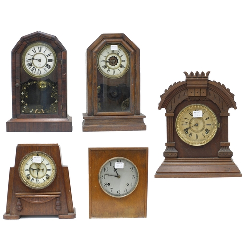 2310 - Three American two train oak cased shelf clocks manufactured by The New Haven Clock Company, Waterbu... 