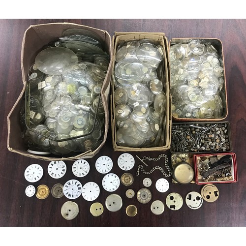 624 - Large quantity of assorted pocket watch, wristwatch and clock glasses; together with a small quantit... 