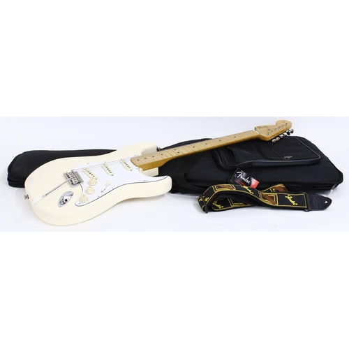 231 - 2021 Fender Jimi Hendrix Tribute electric guitar, made in Mexico, ser. no. MX21xxxxx8; Body: Olympic... 