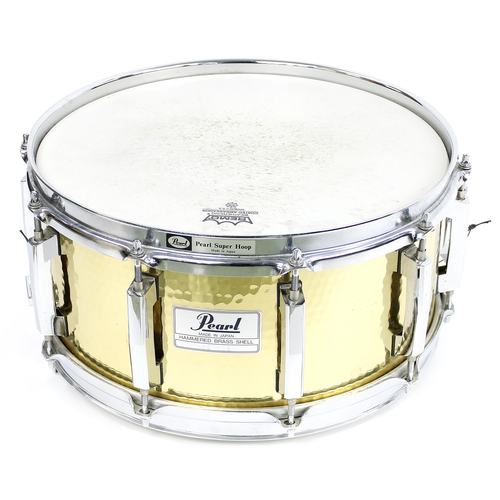 1570 - Pearl Hammered Brass Shell snare drum, made in Japan, ser. no. 491108, with 14