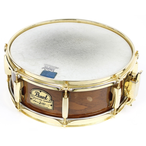 1572 - Pearl Signature Series Omar Hakim Model snare drum, with 13