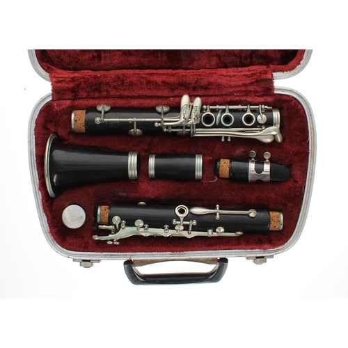 1820 - Selmer Sterling blackwood clarinet, ser. no. 6571, case