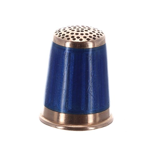 808 - Gold and blue guilloché enamel thimble, possibly Russian, with 'AH' work master stamp, 7.5gm, 22mm... 