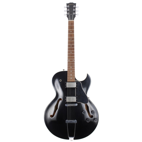 67 - 2002 Gibson ES-135 semi-hollow body electric guitar, made in USA; Body: black finish, minor surface ... 