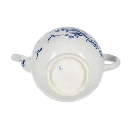 140 - Worcester first period blue and white porcelain teapot, the cover with moulded flower finial, decora... 