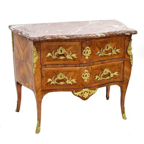 568 - Fine French Louis XV style kingwood serpentine commode chest, the marble top over two drawers and a ... 