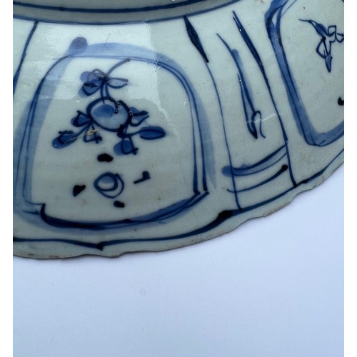 226 - Chinese blue and white porcelain circular dish, in the 'Kraak' style, the centre decorated with bird... 